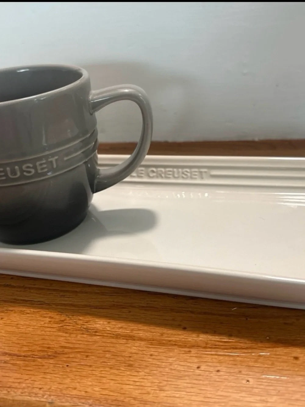 Le Creuset 25cm Meringue Rectangular Plate & 12oz Manila Coffee Mug Flint